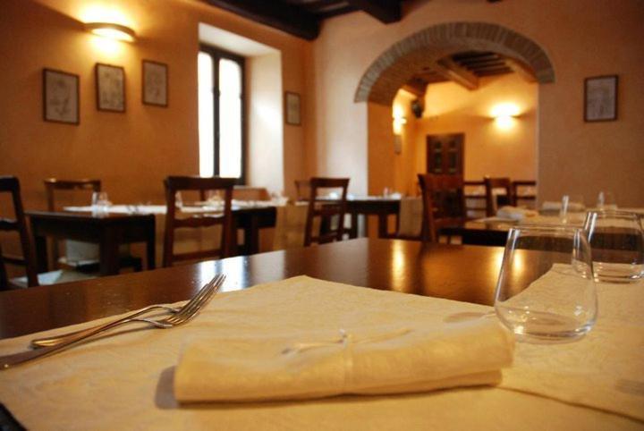 Locanda Le Logge Urbisaglia Buitenkant foto
